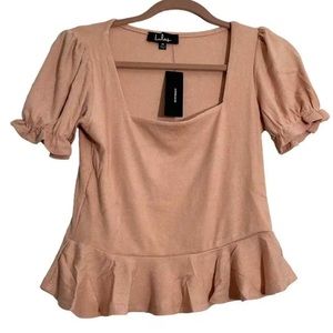 NWT Lulu’s Women ribbed SS Top, square neck, gathered shoulder/sleeve, flowy hem